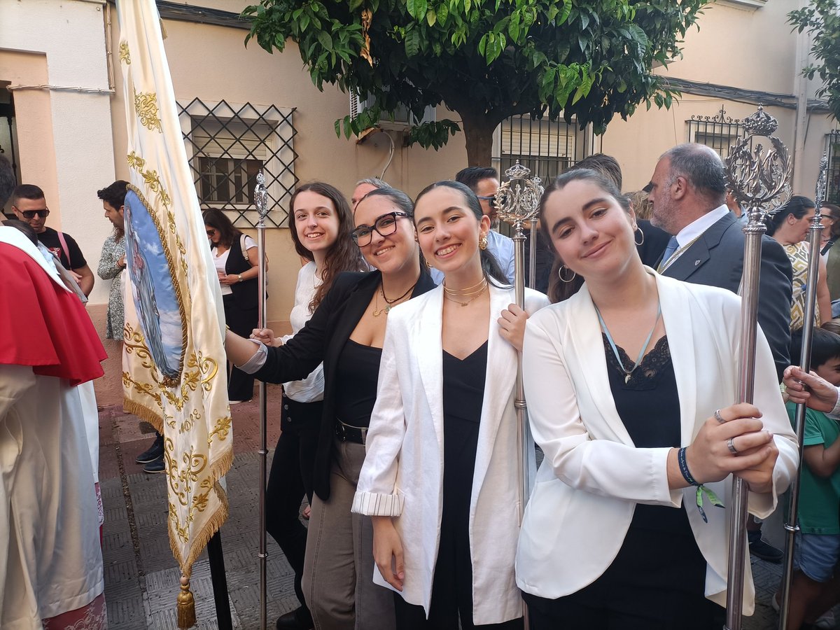 🌺  BUENA MADRE 🌺

Qué bonita tarde vivimos ayer. La procesión de la Buena Madre llenó las calles de #Huelva de colorido y esencia de <a href="/MaristasHuelva/">Maristas🧡Huelva</a> ✨

Enhorabuena a la agrupación <a href="/BuenaMadreH/">Agrupación Marista Buena Madre - Huelva</a> por la organización y por la invitación a los antiguos alumnos ❤️