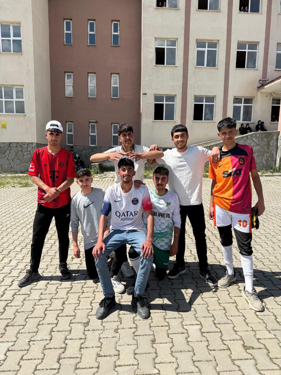 Okulumuz erkek öğrencileri aramızda futbol, kız öğrencileri arasında da voleybol turnuvası yapılmıştır.Emeği geçen beden eğitimi öğretmenimiz Adem Taşdemir’e teşekkür ederiz. Öğrencilerimizi de tebrik ederiz. 👏🏻
<a href="/agrimem/">AĞRI MEM</a> <a href="/hasan_kokrek/">Hasan Kökrek</a> <a href="/taslicaymem/">Taşlıçay İlçe Milli Eğitim Müdürlüğü</a> <a href="/Ahmetkaya0404/">Ahmet KAYA</a> <a href="/UtkuKzlkya/">Utku Kızılkaya</a>