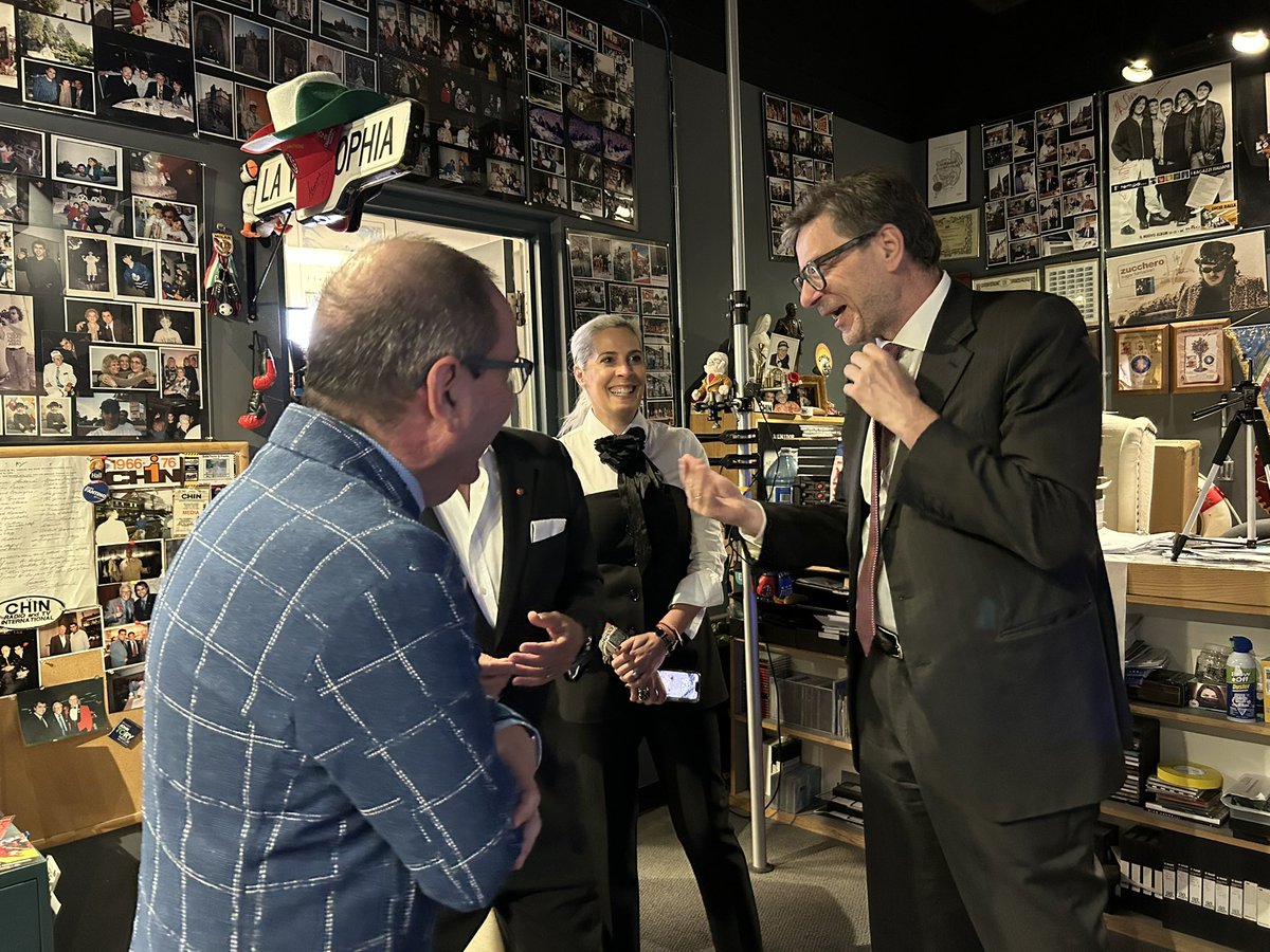 MEF (@mef_gov) on Twitter photo “A Toronto ho incontrato con piacere la vivace e operosa comunità italocanadese. Interessante confronto con i ministri <a href="/MichaelTibollo/">Dr. Michael Tibollo</a> e <a href="/DavidPiccini/">David Piccini</a> . Ringrazio tutti per la calorosa accoglienza e vi aspetto a Roma!” Min Giorgetti “A Toronto ho incontrato con piacere la vivace e operosa comunità italocanadese. Interessante confronto con i ministri <a href="/MichaelTibollo/">Dr. Michael Tibollo</a> e <a href="/DavidPiccini/">David Piccini</a> . Ringrazio tutti per la calorosa accoglienza e vi aspetto a Roma!” Min Giorgetti