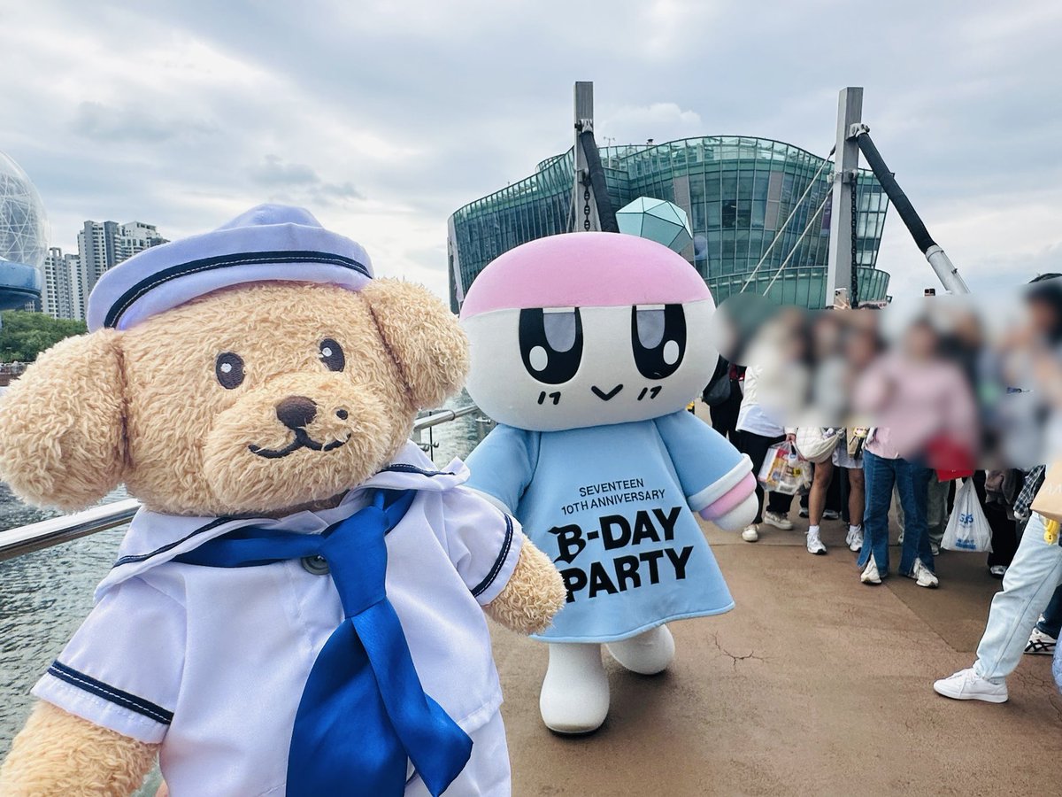 17gyuseok's tweet photo. ボンボンイがちょっとずつ近づいてきてくれてドアと撮ってくれた🥹

#SEVENTEEN #세븐틴 #HAPPY_BURSTDAY 
#SVT_10TH_B_DAY https://t.co/6TPm4PrK52