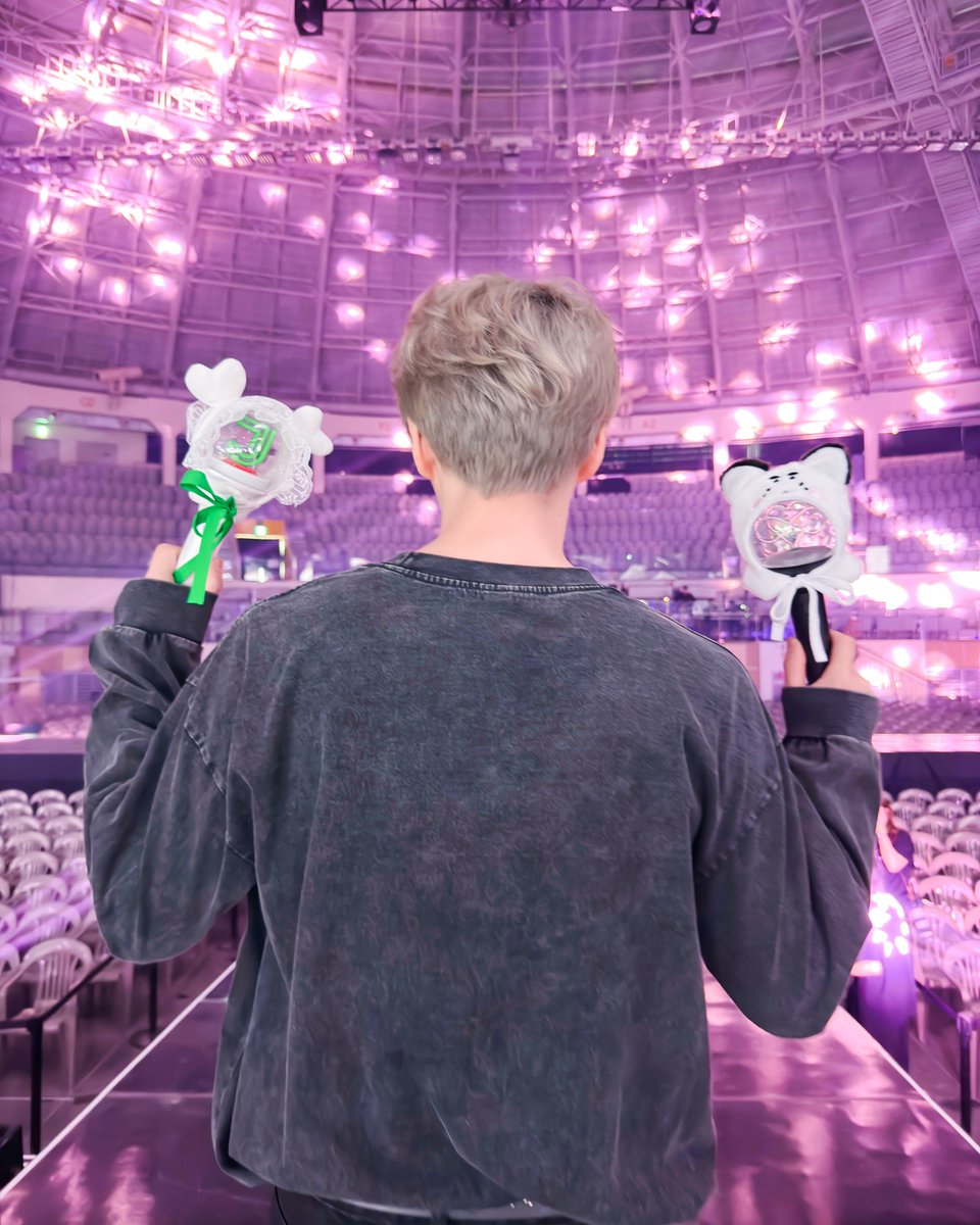 📸[#비하인드컷][#BehindCut]
𝟐𝟎𝟐𝟓 𝐊𝐈𝐌 𝐉𝐀𝐄 𝐉𝐎𝐎𝐍𝐆 𝐀𝐒𝐈𝐀 𝐓𝐎𝐔𝐑 𝐂𝐎𝐍𝐂𝐄𝐑𝐓 “𝐁𝐞𝐚𝐮𝐭𝐲 𝐢𝐧 𝐂𝐡𝐚𝐨𝐬” 𝐈𝐍 𝐒𝐄𝐎𝐔𝐋
𝐃-𝐃𝐀𝐘

드디어 오늘이 왔다🎸🪽
베이비스 곧 만난다니 꿈만 같아✨
우리 또 추억 쌓아보자( ˘ ³˘)♥
기대된다 빨리 만나자!!!
✨💚👶🏻👼🏻💚✨