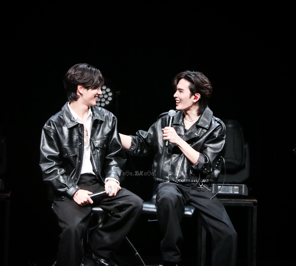 TrendPerthSanta's tweet photo. They don’t just shine when they're together — they ignite, as if the universe saves its brightest light for when their souls align.  🖤🤍

//Black and White is really their color!

PERTHSANTA P10L JAPAN FM
#PERFECT10LINERSinJAPANR1
#PerthSanta https://t.co/2ks4S1BHSq