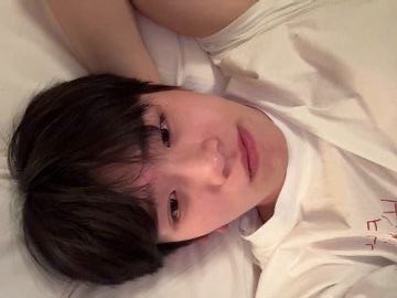 4ktaerae's tweet photo. this bed selca pose just reminded me of 🙂‍↕️😉 https://t.co/ZHao8zX2Ra