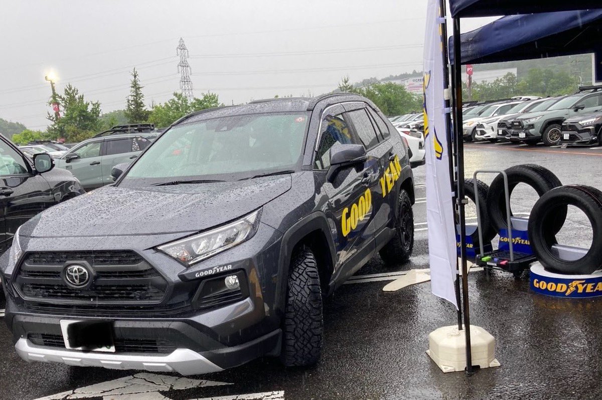 EagleShop_Shiga's tweet photo. 『RAV4 meeting in Shiga 2025』
所長より速報、いよいよ終盤！

GOODYEAR  の  RAV4
もちろんグッドイヤーのタイヤ
「ラングラー　デュラトラック　RT」
履いてます！
RAV4にお似合い😊
　
お買い上げ頂いた方、ありがとうございました。愛車とのカーライフ、楽しんでくださいね🏎️♪ https://t.co/v7XalrWPBt