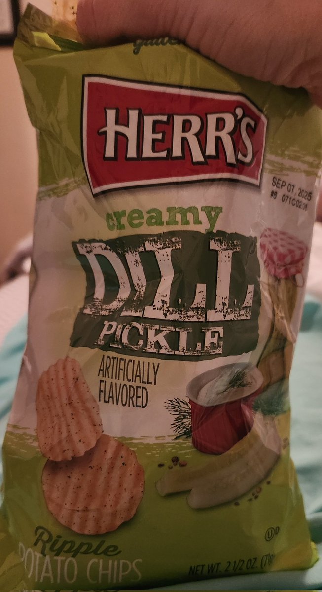 Fiiiiiiiiinally someone nailed this chip flavor. 👏<a href="/HerrsSnacks/">Herr's Snacks</a> 👏
#picklechips