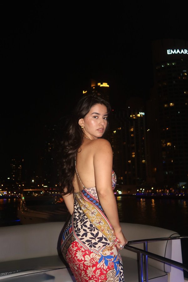 GrsgP6eXgAAIHBx?format=jpg&name=900x900