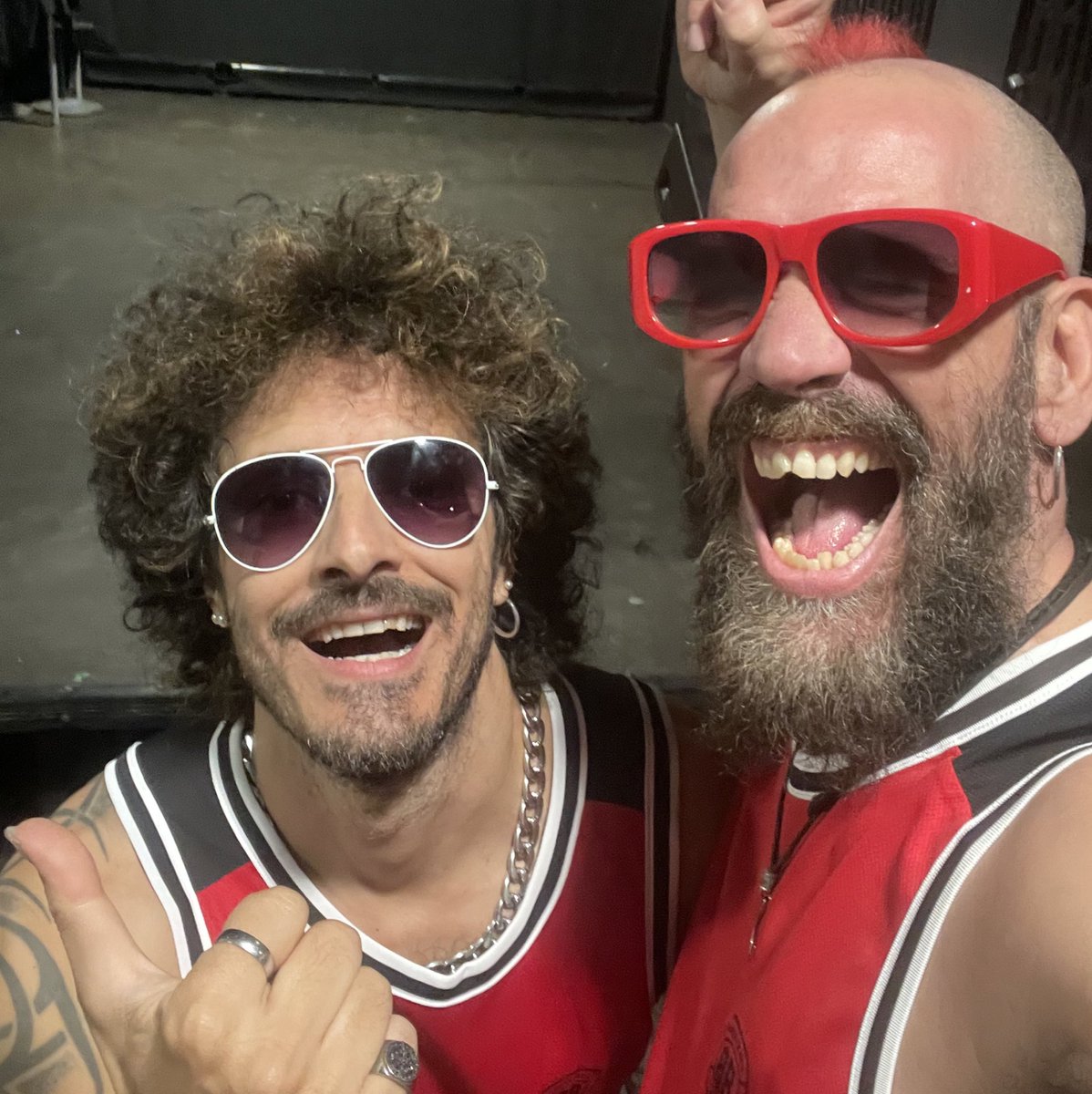 Votando por #Vengo <a href="/Nestior_Oficial/">Nestior</a> <a href="/Eskorzo/">ESKORZO</a> y con #SonidoVegetal para que sean los #N1Canalfiesta21 <a href="/canalfiesta/">Canal Fiesta Radio</a> <a href="/mrodriguezofi/">Micky Rodríguez</a> y yo vengo vengo súbelo gózalo bailalooooo sienteloooo vótalo fluuuuye 🔝5️⃣0️⃣📻🎶🫶🏼 🙌🏼 👏🏼 🎸