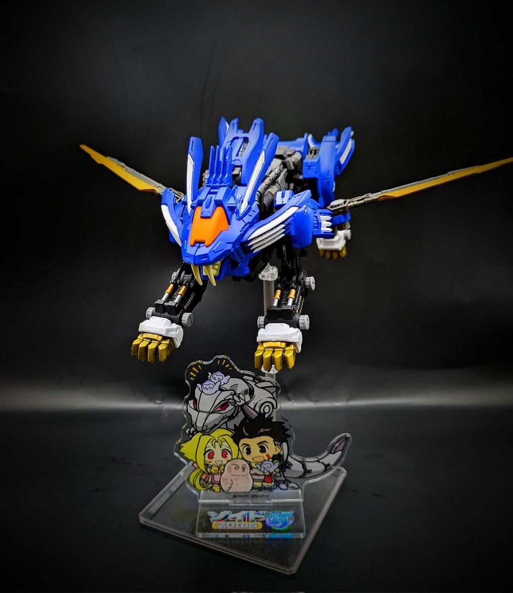 1207_zoids's tweet image. リアライズモデル ブレードライガー完成しました!アニメカラーを再現しつつ、脚部のディテールを塗り分けてます!
#ゾイド #ブレードライガー