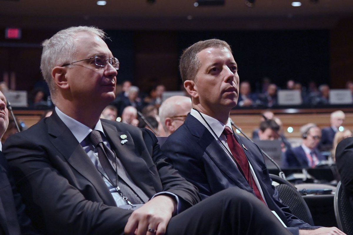 MFA Serbia (@mfaserbia) on Twitter photo Министар спољних послова <a href="/markodjuric/">Марко Ђурић</a> поручио је данас да Србија верује у дијалог равноправних у Босни и Херцеговини, и да је уверена да одржив мир може да произиђе само из међусобног поштовања, а не из покушаја централизације који занемарују унутрашњу структуру те државе.
Ђурић Министар спољних послова <a href="/markodjuric/">Марко Ђурић</a> поручио је данас да Србија верује у дијалог равноправних у Босни и Херцеговини, и да је уверена да одржив мир може да произиђе само из међусобног поштовања, а не из покушаја централизације који занемарују унутрашњу структуру те државе.
Ђурић