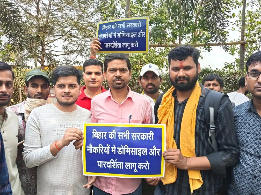 हक हमारा डोमिसाइल (बिहार ) (@y10233ritik) on Twitter photo 5 जून को सभी को पटना आना ही होगा इस बार किन्तु परंतु नहीं चलेगा, अगर इस बार आप नहीं आए तो आप कायर हैं जो अपनी मांग सरकार से नहीं ले सकता है। #बिहार_माँगे_डोमिसाइल #डोमिसाइल_नहीं_तो_वोट_भी_नहीं <a href="/KashishBihar/">Kashish News</a> <a href="/amitkvikram/">Amit Vikram</a> <a href="/SubeshThakur/">Subesh Thakur</a> <a href="/DainikBhaskar/">Dainik Bhaskar</a> <a href="/kinglight8474/">Rajan parkash🫶</a> 5 जून को सभी को पटना आना ही होगा इस बार किन्तु परंतु नहीं चलेगा, अगर इस बार आप नहीं आए तो आप कायर हैं जो अपनी मांग सरकार से नहीं ले सकता है। #बिहार_माँगे_डोमिसाइल #डोमिसाइल_नहीं_तो_वोट_भी_नहीं <a href="/KashishBihar/">Kashish News</a> <a href="/amitkvikram/">Amit Vikram</a> <a href="/SubeshThakur/">Subesh Thakur</a> <a href="/DainikBhaskar/">Dainik Bhaskar</a> <a href="/kinglight8474/">Rajan parkash🫶</a>
