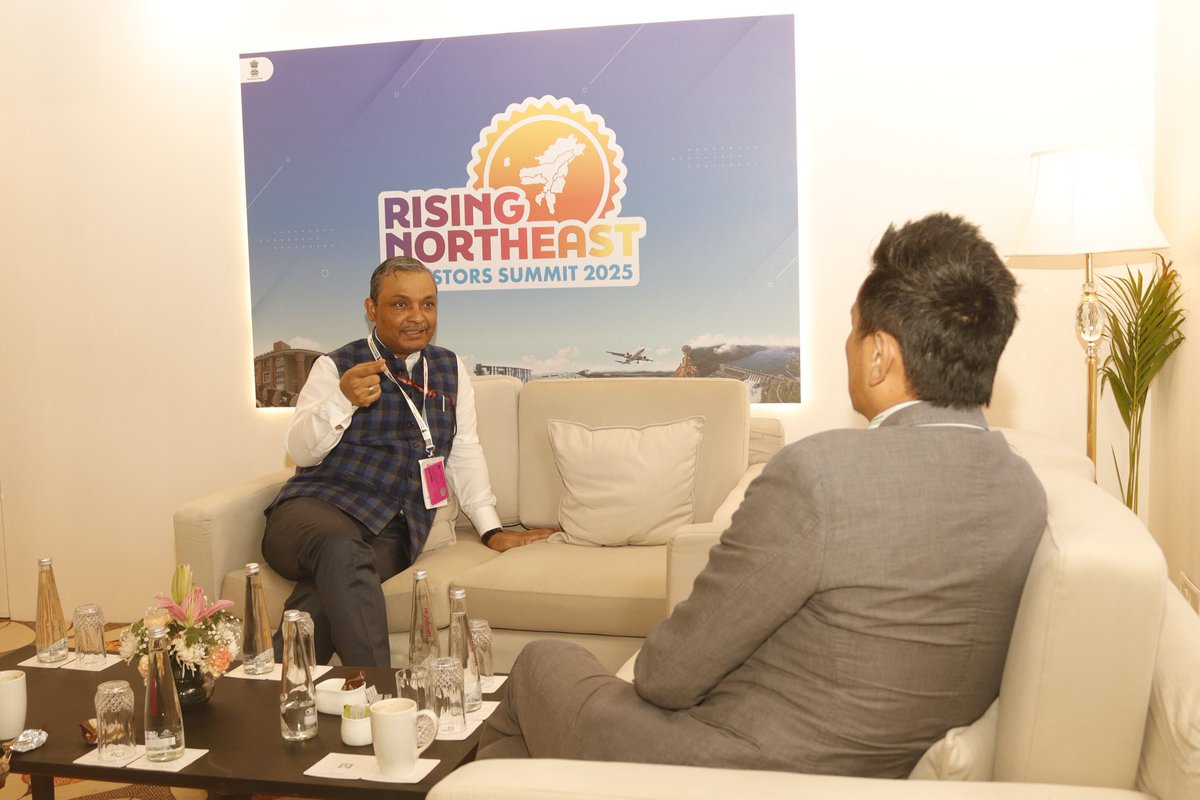 MDoNER_India's tweet photo. Shri @bhaichung15, renowned & former Indian footballer meets Secretary, MDoNER on the sidelines of the Rising Northeast Investors Summit 2025.
#MDoNERIndia #RisingNorthEast #NERForTomorrow #InvestInNER #NorthEastOnTheRise #InvestINNortheast
@chanchal001 https://t.co/66Jo1lpWud