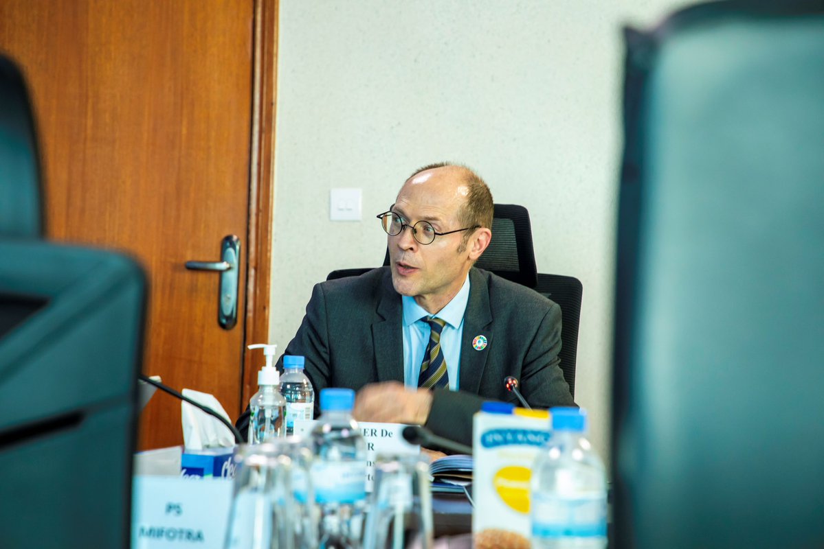 Ministry of Public Service and Labour | Rwanda (@rwandalabour) on Twitter photo Yesterday, Hon. Minister <a href="/CNkulikiyinka/">C. Nkulikiyinka</a> welcomed Mr. Olivier De Schutter <a href="/DeSchutterO/">Olivier De Schutter</a> UN Special Rapporteur on Extreme Poverty and Human Rights, and his delegation.
They discussed Rwanda’s continued commitment to advancing decent work, promoting employment, and thereby reducing Yesterday, Hon. Minister <a href="/CNkulikiyinka/">C. Nkulikiyinka</a> welcomed Mr. Olivier De Schutter <a href="/DeSchutterO/">Olivier De Schutter</a> UN Special Rapporteur on Extreme Poverty and Human Rights, and his delegation.
They discussed Rwanda’s continued commitment to advancing decent work, promoting employment, and thereby reducing