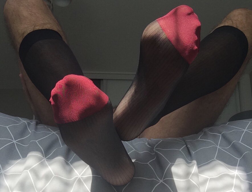 Matty07652947's tweet photo. Red jock and red toes 🧦 https://t.co/orReWbvnQo