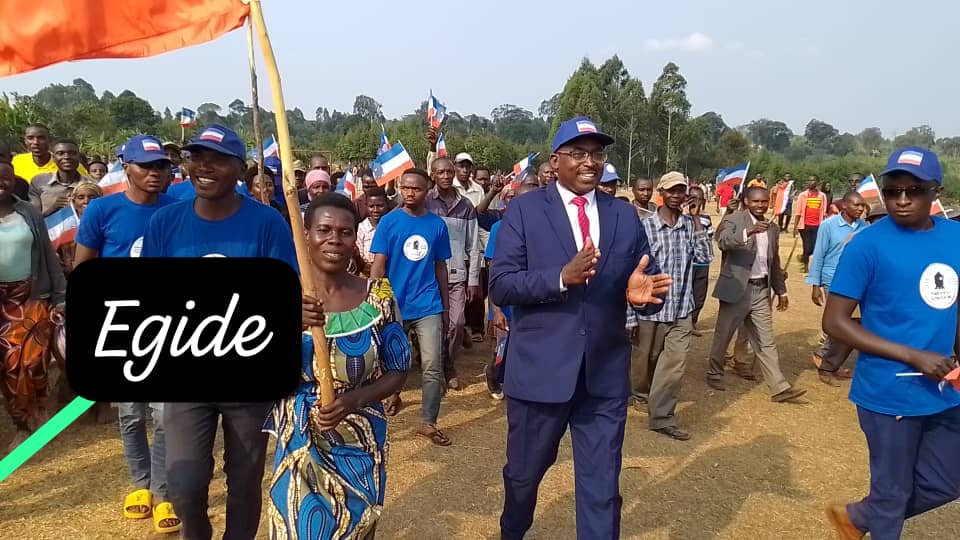 #Burundi Des élections teintées d'emprisonnements arbitraires et de violences physiques: bilan de cette semaine:
M. Egide Hakizimana, Délégué provincial du <a href="/BdiCdp/">CDP-Burundi</a> à #Rutana a été arbitrairement arrêté et emprisonné. Les mobiles sont politiques, électorales <a href="/CeniBurundi/">Commission Electorale Nationale Indépendante</a>