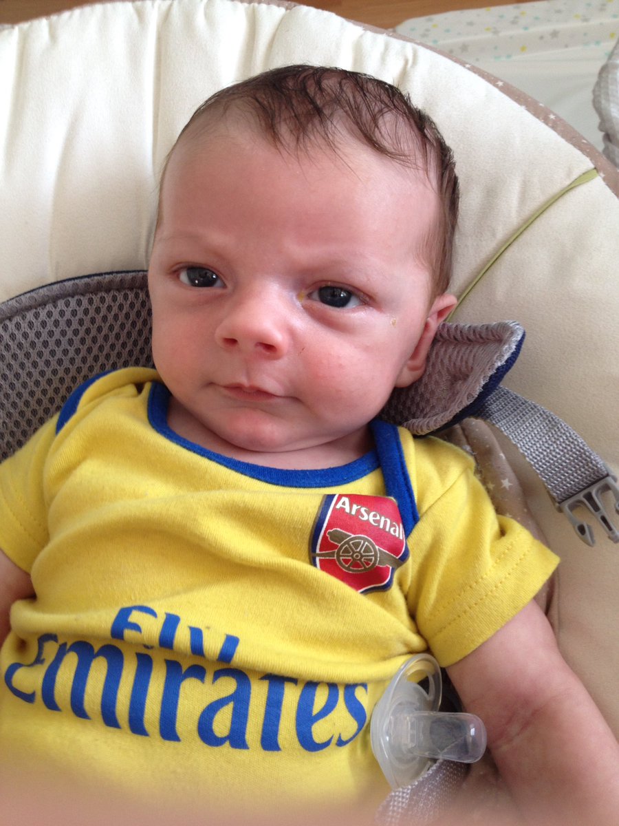 broady_lee's tweet photo. @Arsenal @thedavidseaman it’s my son Charlie’s 10th birthday today, a gooner since day one!! #COYG #arsenal #BirthdayBoy https://t.co/sgaEk7fLc7