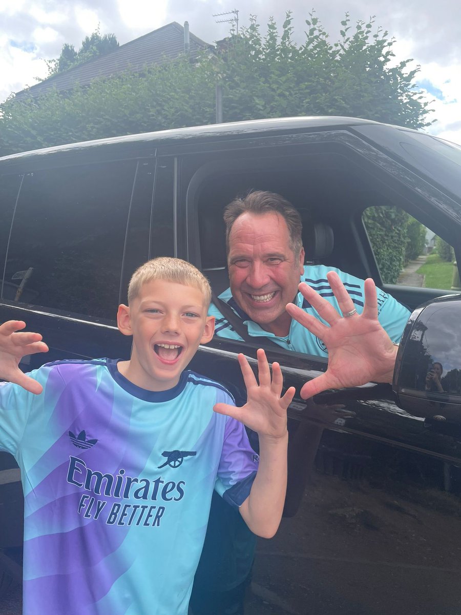broady_lee's tweet photo. @Arsenal @thedavidseaman it’s my son Charlie’s 10th birthday today, a gooner since day one!! #COYG #arsenal #BirthdayBoy https://t.co/sgaEk7fLc7
