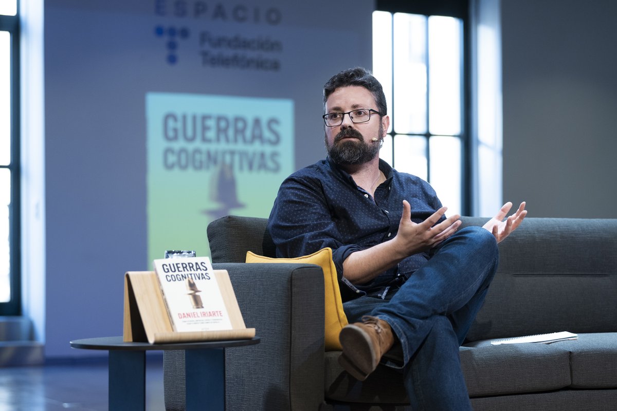 Para quienes este jueves no pudisteis asistir a la presentación de mi libro 'Guerras Cognitivas. Cómo estados, empresas, espías y terroristas usan tu mente como campo de batalla' (<a href="/arpaeditores/">Arpa Editores</a>), el <a href="/EspacioFTef/">Espacio Fundación Telefónica</a> ha colgado la grabación del evento aquí: 
youtube.com/watch?v=r5jVlM…