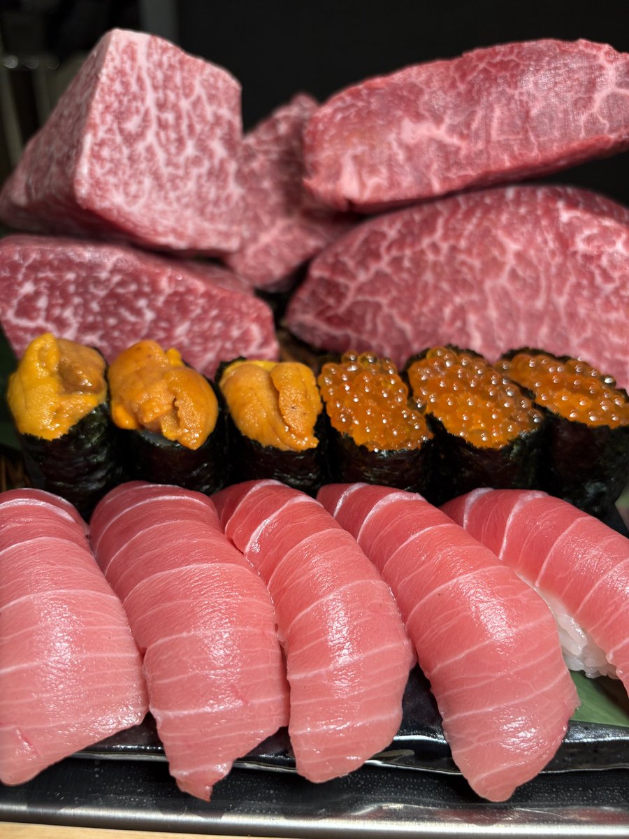 KazuhiroKakida's tweet photo. 『有楽町かきだ』大将、
『焼肉ホルモンたすき』社長就任！強い。記念！
『焼肉ホルモン襷 愛宕店』で利用頂ける1万円分の食事券を3名様にプレゼント！
条件は@yakinikutasukiをフォローこのツイートいいね&リポスト！
締切6/1(日)18時。当選者の方へは僕からDMします。

【新コース】1人400gの肉盛合/鉄板焼チーズハンバーグ/肉寿司・トロ・ウニ・イクラはおかわり無料の最強おまかせコース、期間限定で1万円(税込)！是非ご来店ください、強い。