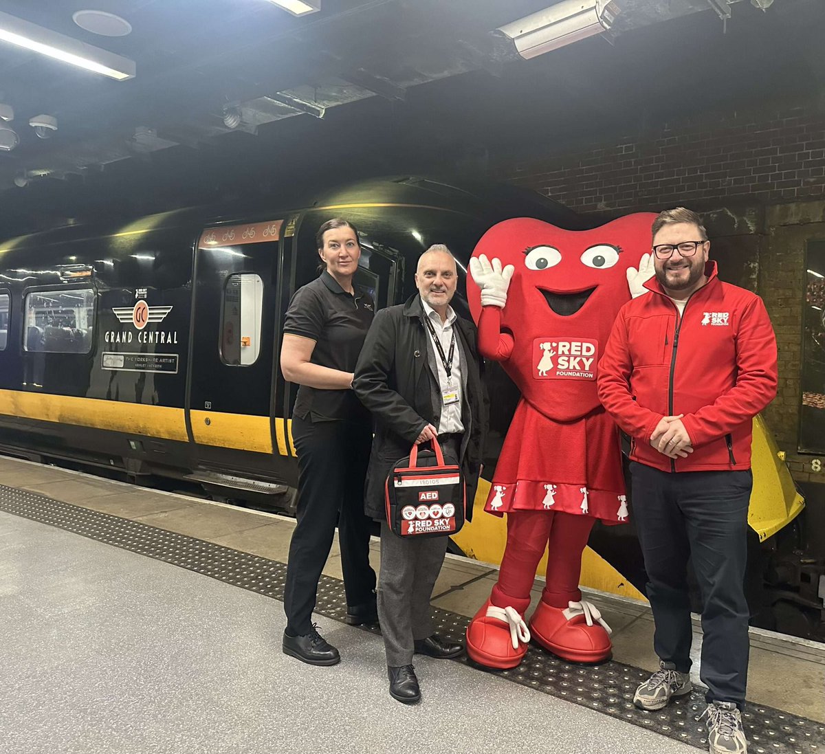 redskycharity's tweet photo. Red Sky Foundation has donated 15 defibrillators to be installed permanently on board all Grand Central trains - ensuring all #SAFC travelling to and from London with Grand Central have a safe journey as part of our new partnership. 
@SunderlandAFC  @GCRail @EFL #TilTheEnd https://t.co/LRBuoUow5k