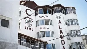 AnasAlSharif0's tweet photo. مستشفى العودة في تل الزعتر، شمال غزة، لم يتراجع يوماً عن أداء رسالته الإنسانية.  
واجه القصف والاقتحامات واعتقال الكوادر الطبية، منهم د. أحمد مهنا ود. محمد عبيد، ورغم ذلك استمر في تقديم العلاج وإنقاذ الأرواح في أصعب الظروف.

اليوم، يُستهدف ويحاصر بشكل مباشر منذ أكثر من 7 أيام.  
قصف مدفعي، وطائرات مسيّرة تُلقي قنابل على أقسام المستشفى، مع إطلاق نار كثيف، والجرحى والمرضى والأطقم الطبية عالقون بالداخل.  
الوضع كارثي والمناشدات مستمرة لإنقاذ المستشفى ومن فيه.

#أنقذوا_مستشفى_العودة  
#غزة #مستشفى_العودة