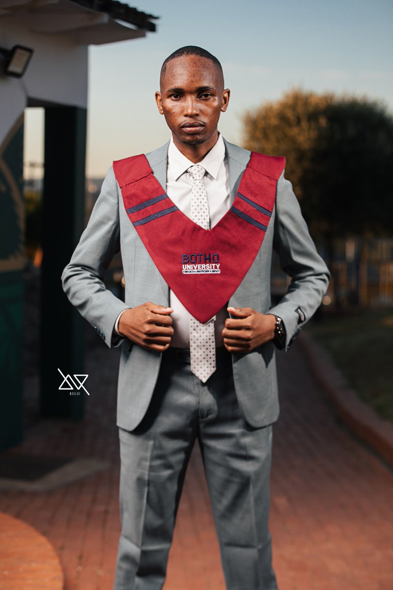 RelicThapelo's tweet photo. 👨🏽‍🎓Go confidently in the direction of your dreams. Live the life you’ve imagined.
@BOTHOUNIVERSITY
📸:@RelicThapelo

#fyp #photooftheday #bothouniversity https://t.co/SwuN8afEub