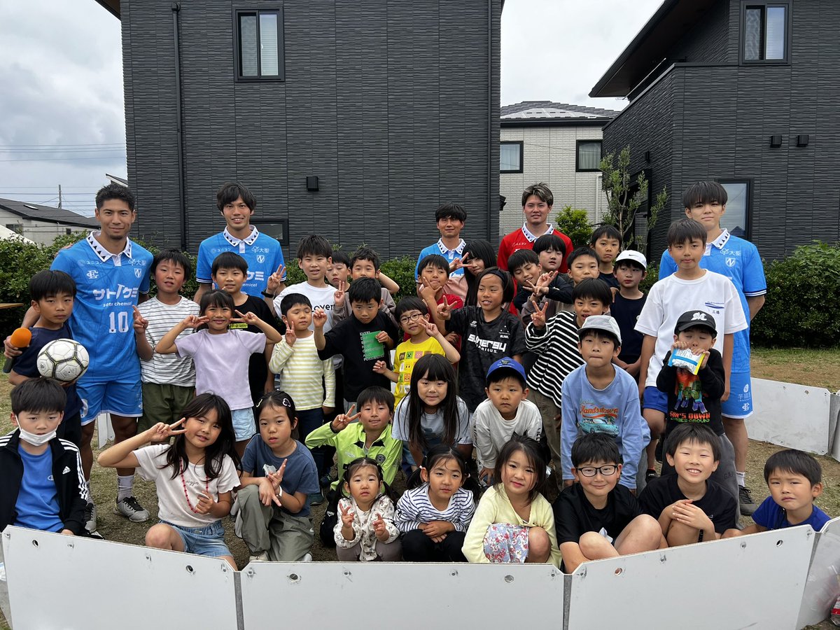nagareyama_fc's tweet photo. おおたかの森北東自治会
こども祭り🏮

7~800名ほどの地域の皆さん、子どもたちでにぎわう会場にて、たくさんの方と交流させていただきました‼︎🔥

年齢問わず楽しめるサッカーボウリングやサッカーゴルフ、熱い1対1のD-PANNAに挑戦してくれたみんな、トークショーで前のめりに質問してくれたみんな、ありがとうございました‼︎⚽️

たっか〜くんのガチャガチャも大人気でした🩵
次は本物に会える機会をぜひお楽しみに、またブースへ遊びにきてください‼︎

開催にご尽力いただいた皆様、誠にありがとうございました‼︎🙇‍♀️🙇‍♂️