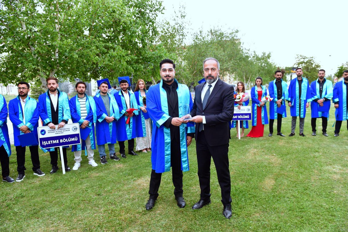 VanYYUiiBF's tweet photo. İİBF 2024-2025 Eğitim-Öğretim yılı Mezuniyet Töreni Rektörümüz Prof. Dr. Hamdullah Şevli, İl Emniyet Müdürümüz Murat Mutlu, Fakülte Dekanlarımız, Öğretim Üyelerimiz ve Karayolları Bölge Müdürü Demirhan Erol’un katılımları ile gerçekleştirildi.

@hamdullah_sevli  @habervanyyu https://t.co/3V8pqXKEYC