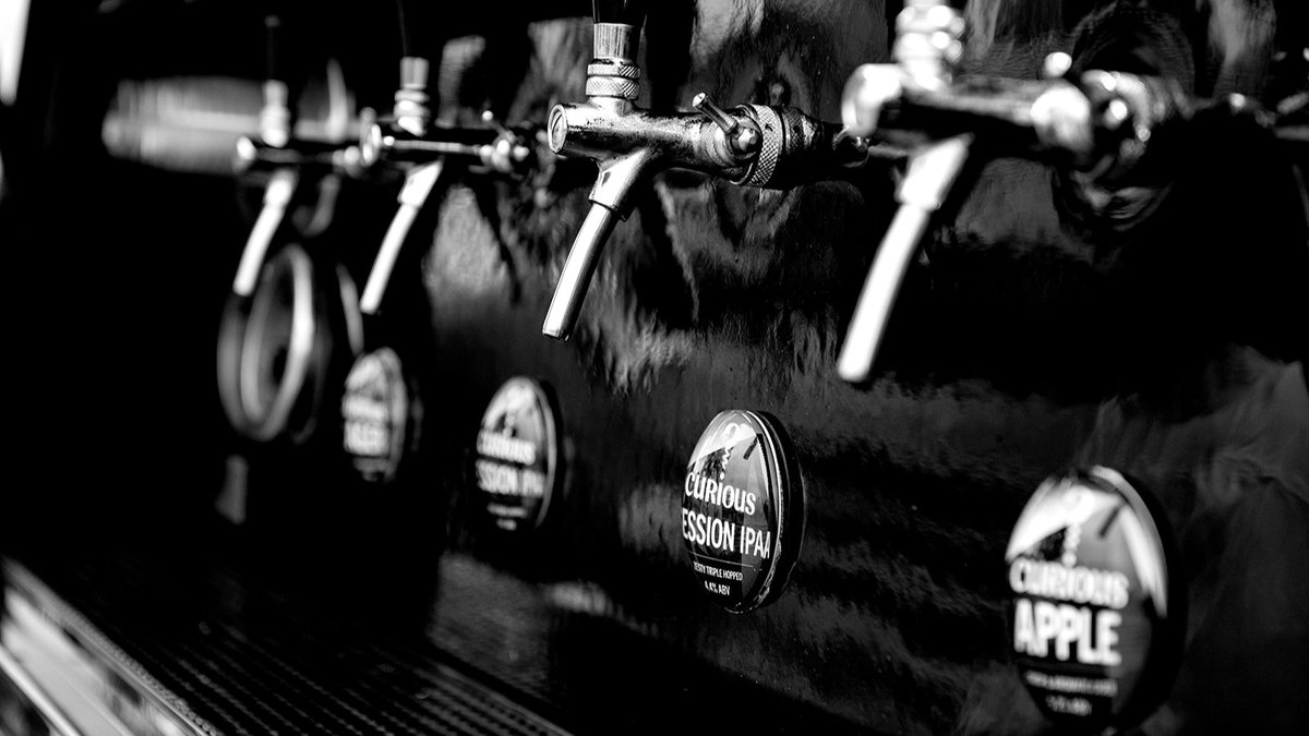 Welcome to your May bank holiday! Celebrate the long weekend ahead with tasty brunch in the bar, afternoon tea in the restaurant, and the return of freshly poured pints by Curious Brewery’s Landrover Defender.

#longweekendvibes #beerbeerbeer #bankholidaymonday #londonrestaurant