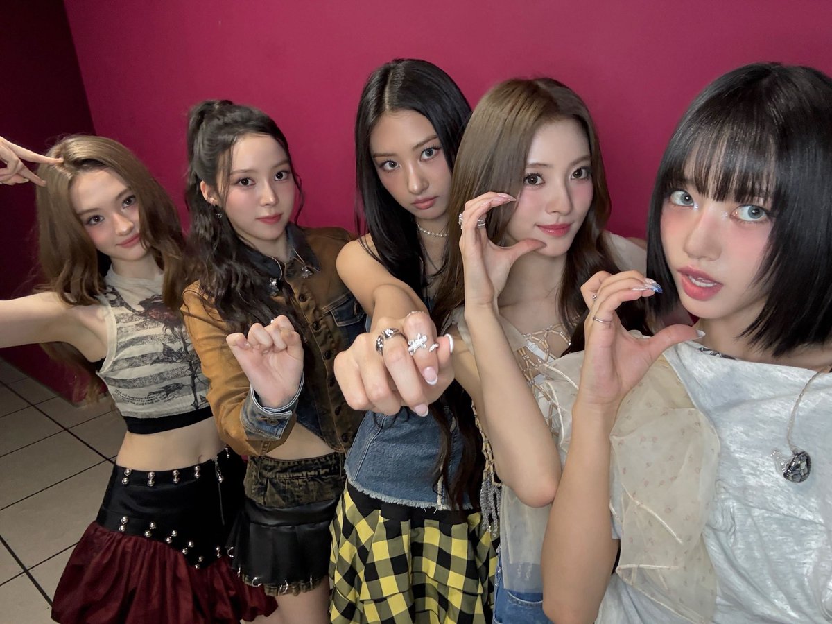 [📸] 250524 #MENOVV

MBC 쇼! 음악중심 🎤🎵🍎

#MEOVV #미야오
#MYEYESOPENVVIDE
#THEBLACKLABEL #더블랙레이블