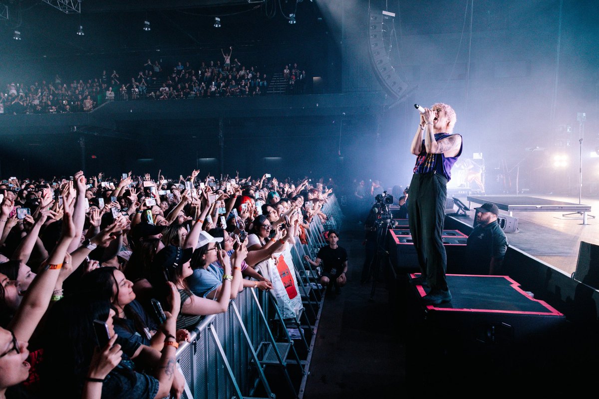 Houston!
ONE OK ROCK DETOX North American Tour 2025
#ONEOKROCK #live #houston
photo by <a href="/jessedeflorio/">jesse deflorio</a>