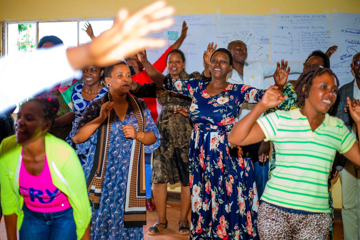 IBUKAHealing's tweet photo. ๐Yesterday, IBUKA, in collaboration with Imbuto Foundation, concluded the Baho Neza Mental Health Project training for Community-Based Counselors in Bugesera and Gasabo Districts.
๐ ๐ญ๐จ๐ญ๐๐ฅ ๐จ๐ ๐๐๐ ๐๐๐๐ฌ ๐๐ซ๐จ๐ฆ ๐๐๐ฒ๐๐ง๐ ๐, ๐๐๏ฟฝ๏ฟฝ๏ฟฝ๐๐๐ฎ๐ฒ๐, ๐๐ฎ๐ฆ๐๐จ๐ ๐จ, ๐๐ง๐ ๐๐ฎ๐ญ๐ฎ๐ง๐ ๐ ๐ฌ๐๐๐ญ๐จ๐ซ๐ฌ ๐ก๐๐ฏ๐ ๐๐๐๐ง ๐ญ๐ซ๐๐ข๐ง๐๐ ๐ญ๐จ ๐ฌ๐ฎ๐ฉ๐ฉ๐จ๐ซ๐ญ ๐ก๐๐๐ฅ๐ข๐ง๐ ๐ข๐ง ๐ญ๐ก๐๐ข๐ซ ๐๐จ๐ฆ๐ฆ๐ฎ๐ง๐ข๐ญ๐ข๐๐ฌโ๐ฅ๐๐๐ซ๐ง๐ข๐ง๐ ๐ก๐จ๐ฐ ๐ญ๐จ ๐๐๐๐ข๐ฅ๐ข๐ญ๐๐ญ๐ ๐ฌ๐๐๐ ๐ฌ๐ฉ๐๐๐๐ฌ, ๐ ๐ฎ๐ข๐๐ ๐ ๐ซ๐จ๐ฎ๐ฉ ๐๐ข๐ฌ๐๐ฎ๐ฌ๐ฌ๐ข๐จ๐ง๐ฌ, ๐๐ง๐ ๐๐จ๐ง๐ง๐๐๐ญ ๐ข๐ง๐๐ข๐ฏ๐ข๐๐ฎ๐๐ฅ๐ฌ ๐ญ๐จ ๐ฉ๐ซ๐จ๐๐๐ฌ๐ฌ๐ข๐จ๐ง๐๐ฅ ๐๐๐ซ๐.
#MentalHealthRwanda #BahoNeza #CommunityHealing #CBCTraining
@Imbuto @IBUKA_Rwanda @RwandaHealth