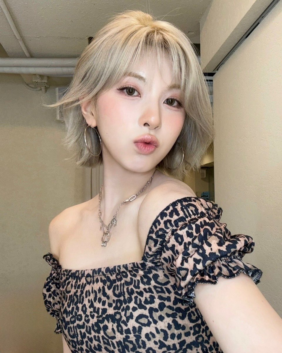 I GASPED 😭😭 MY GIRL IS TOO GORGEOUS 😭😭