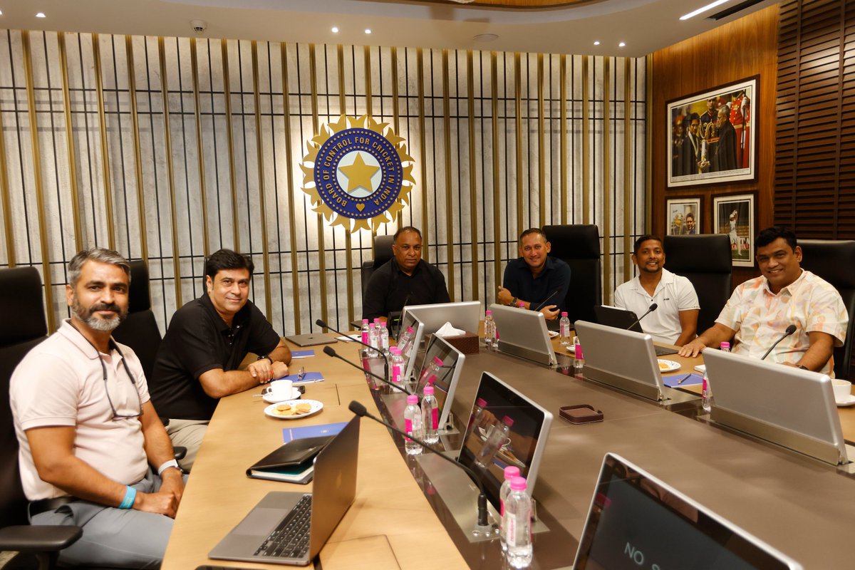 InsecSports's tweet photo. 🚨 BCCI Headquarters, Mumbai.....
 Honorary Secretary Mr Devajit Saikia and the Men's Selection Committee is here to pick the team for the upcoming India's tour to England.  #TeamIndia | #INDvsENG #Cricket #Sports #shubhmangill https://t.co/OR9cqKGql1