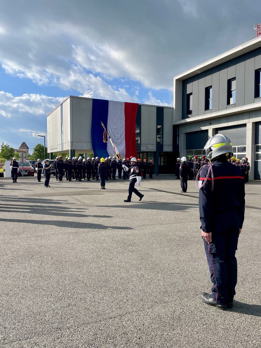 Félicitations au capitaine Lucie Miegeville, qui vient de prendre le commandement du centre de secours d’Aussonne. Un moment fort, empreint de solennité et de reconnaissance pour nos sapeurs-pompiers, pros ou volontaires. Engagement, courage et exemplarité au service de tous.