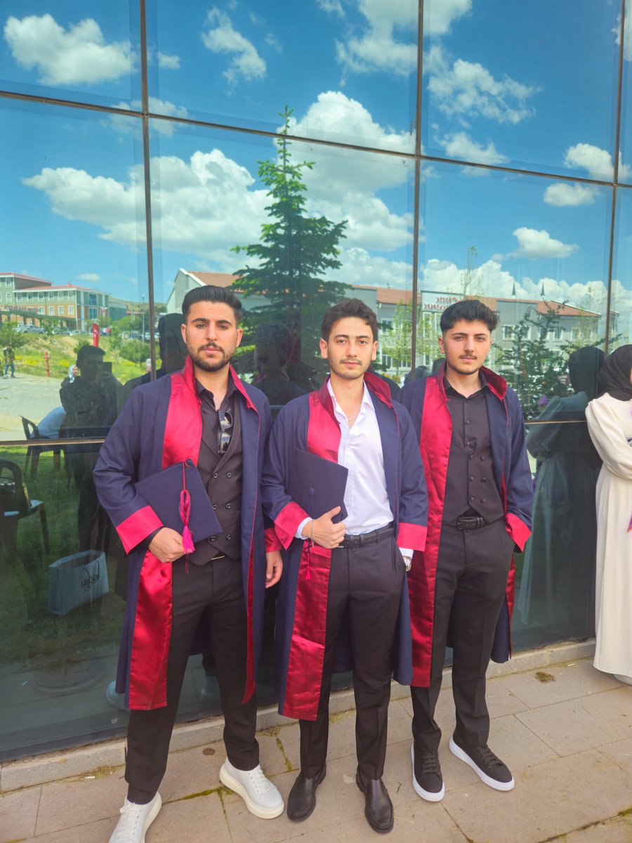 EnesAgdur's tweet photo. Beraber geçirilen 2 yılın ardından allah yolumuzu açık etsin güzel dostlar💐 https://t.co/aAaJsA7NaD