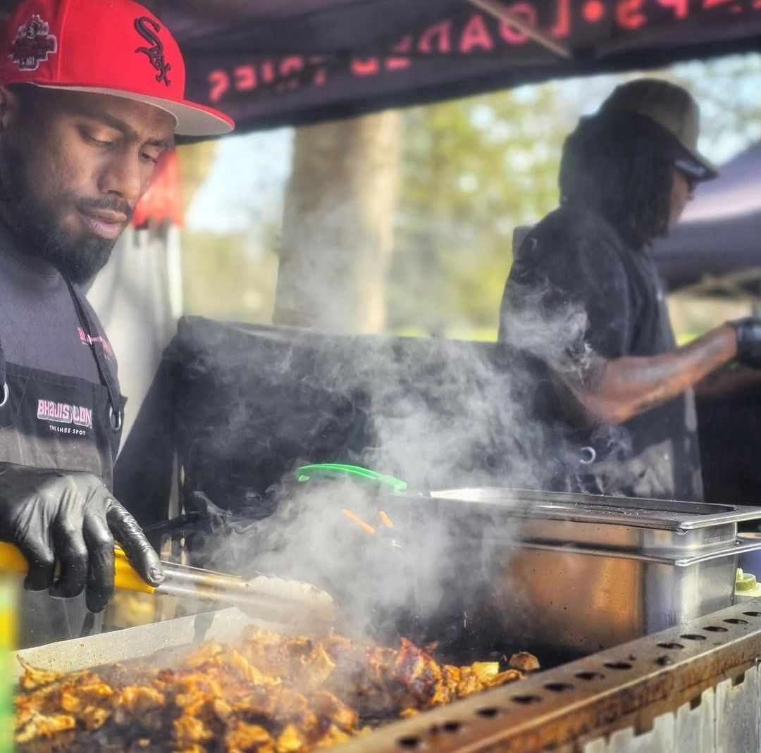 We're open today for the Victoria Park Food &amp; Fashion market, 11-5pm, bringing you an incredible range of street food alongside sweet treats, drinks, east London vintage clothing, flowers and lots more!

📷 Indian street food served up by Bhajis 🔥