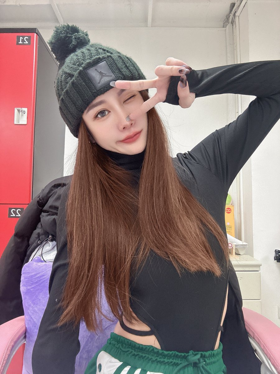 忙碌的五月結束啦
終於可以放鬆一下了！

𝕁𝕍𝕀𝔻 🔍 𝕗𝕒𝕟𝕝𝕒𝕣𝕒𝟙𝟚𝟚𝟛  
【LINE】https://t.co/JHpyc267YW
【JKFace】https://t.co/Z43zkXqPxW https://t.co/l8rt7ke6VT