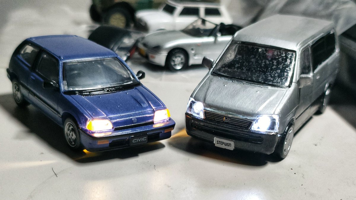 gtrr345negma's tweet photo. ようやく近所のガチャガチャにトイズキャビンの新作が並んだのでさっそく回してきました🫠

今回はシビックsiとカプチーノで相変わらずガチャとは思えないほどのハイクオリティ…

特にライトの光り方がハロゲンみたいでこだわりをｶﾝﾃﾞｨﾙ…

裏面もしっかり造り込んでてとてもえっち(ﾆﾁｬｧ…) https://t.co/sr52Xhc4wn