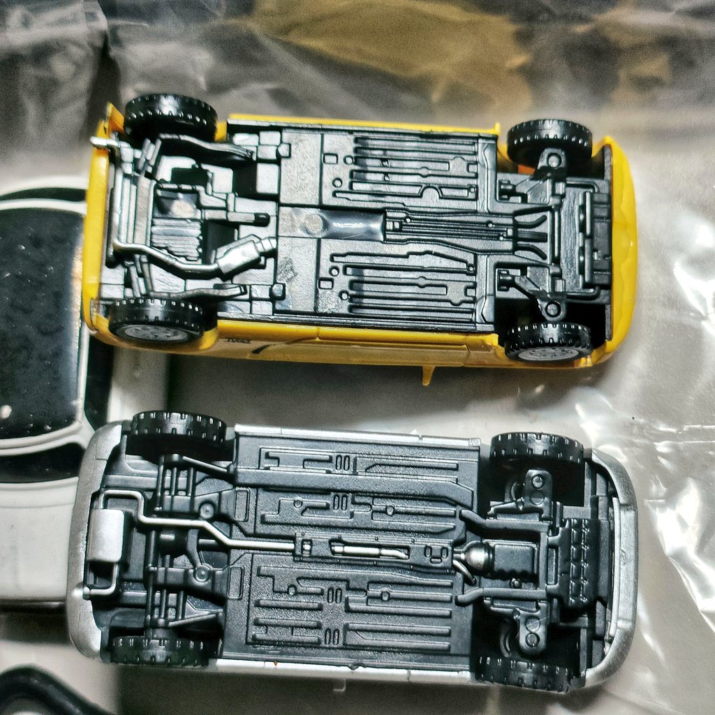 gtrr345negma's tweet photo. ようやく近所のガチャガチャにトイズキャビンの新作が並んだのでさっそく回してきました🫠

今回はシビックsiとカプチーノで相変わらずガチャとは思えないほどのハイクオリティ…

特にライトの光り方がハロゲンみたいでこだわりをｶﾝﾃﾞｨﾙ…

裏面もしっかり造り込んでてとてもえっち(ﾆﾁｬｧ…) https://t.co/sr52Xhc4wn