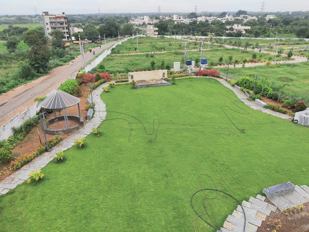 FarmLandsWest's tweet image. 🏡 HMDA PLOTS @ Shankerpalli – SHILPA LAYOUT

📌 Resale Plots Quoting 
🧭 West Face: ₹45K/sq.yd | 🌅 East Face: ₹48k/sq.yd
💰 Landlord Price: ₹42K–₹46K/sq.yd
✅ HMDA Approved  | 🚀 Fast-Growing Zone
📞 DM for site visit!

#Hmdaplots 
#HyderabadRealEstate 
#Plotforsale