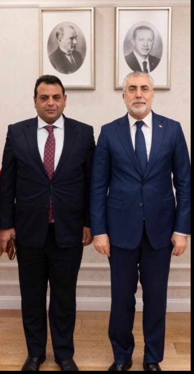 platfrmcirakstj's tweet photo. Tam Sigorta Hakkı Geciktirilmemelidir;
@RTErdogan 
@_cevdetyilmaz 
@yilmaztunc 
@adalet_bakanlik 
@HMBakanligi 
@cbsbb 
@TCCBHPK 

Sayın @csgbakanligi Bakanımız @isikhanvedat : "Son 25 yılın en düşük seviyesine gerileyen işsizlik oranını daha da azaltmaya, istihdama ve üretime daha fazla vatandaşımızı dahil etmeye kamu ve özel sektör iş birliği içerisinde devam edeceğiz."

@turkiskonf Başkanı Sayın Ergun Atalay : "T.C Devlet Demiryollarında Çıraklık yaptım. Biz Sigorta Haklarımızı aldık ve emekli olduk.O zamanki Devlet bugünkü Devletten dahamı güçlüydü ki haklarını çıraklara verdi"

Türkiye Odalar ve Borsalar Birliği Başkanı Sayın Rıfat Hisarcıklıoğlu : "Staj Çıraklıkta mağduriyet üzerinde çalışmalar yapıyoruz farkındayız gelişmeleri takip ediyoruz"

Ticaret Odaları : "Hükümet ve İşverenler samimi adım atmaz ise İşyerlerinin Ustasız,Stajyer ve Çıraksız dayanabilme ömürleri en fazla iki yıldır.Gerekirse askerlikten muaf edilsin,sınavsız üniversite hakkı verilsin,sigortaları tam yapılsın"

Yıl 2025... TÜİK işsizlik verilerinde Stajyer Çırakların Sigorta Girişleri olduğundan gerekli şartları taşıyor deyip çalışan olarak kabul edip bunu işsizlik verilerinde göstermektedir.Oranın düşük çıkışında Stajyer Çırak Etkisi vardır Ve ayrıca Okulu bırakan pekçok Stajyer Çırak Sistemde gözükmemektedir. Tüikin çalışan kabul ettiği Stajyer Çırakları bürokratlar neden kabul etmemekte adım atmamakta yada çözümü geciktirmekte ve 3308 yasa düzenleme gerektirirken ve Aranan Eleman Sorunu devam ederken sunduğumuz Çözüm Dosyamızın uygulanabilirliği konusunda ilerleme neden yavaş olmaktadır?

Yaşlanan Dünya nüfusu ve Genç istihdam bulma zorluğu ile nitelikli eleman bulmada sıkıntılar yaşanırken elimizde hazır genç istihadamı elimizde tutmakta neden Sosyal Güvenlik Hakverişleri konu olduğunda kanun yapıcılar icraatsiz kalıyor?

Çözüm Dosyamıza göre Tam Sigorta Hakkı yük olmadan prim girdisi sağlayacak,190 milyar yıllık gelir sağlayacaktır.Bu aktğeryal dengeye yansıyacaktır. Teşvik edecek ve Meslek Okulu itibarsızlığını bitirecektir.Beyin göçünü nitelikli elemanlara sahip çıkarak engellenmesini sağlayacak,işverenlerin gelecek kaygısı ve işçi maliyetlerini düşürecektir.

Artık Haklısınız Ama... ile başlayan cümleler değil İcraat Vaktidir Kaybedecek vakit yok Üretim ve Hizmeti Arttırma Vakti...

Staj ve Çıraklık Sigortası Mağdurları Platformu 🇹🇷

Zanaat Ölmesin
#ÇırağaStajyereYolAçın
#3308YasaKaranlıktır