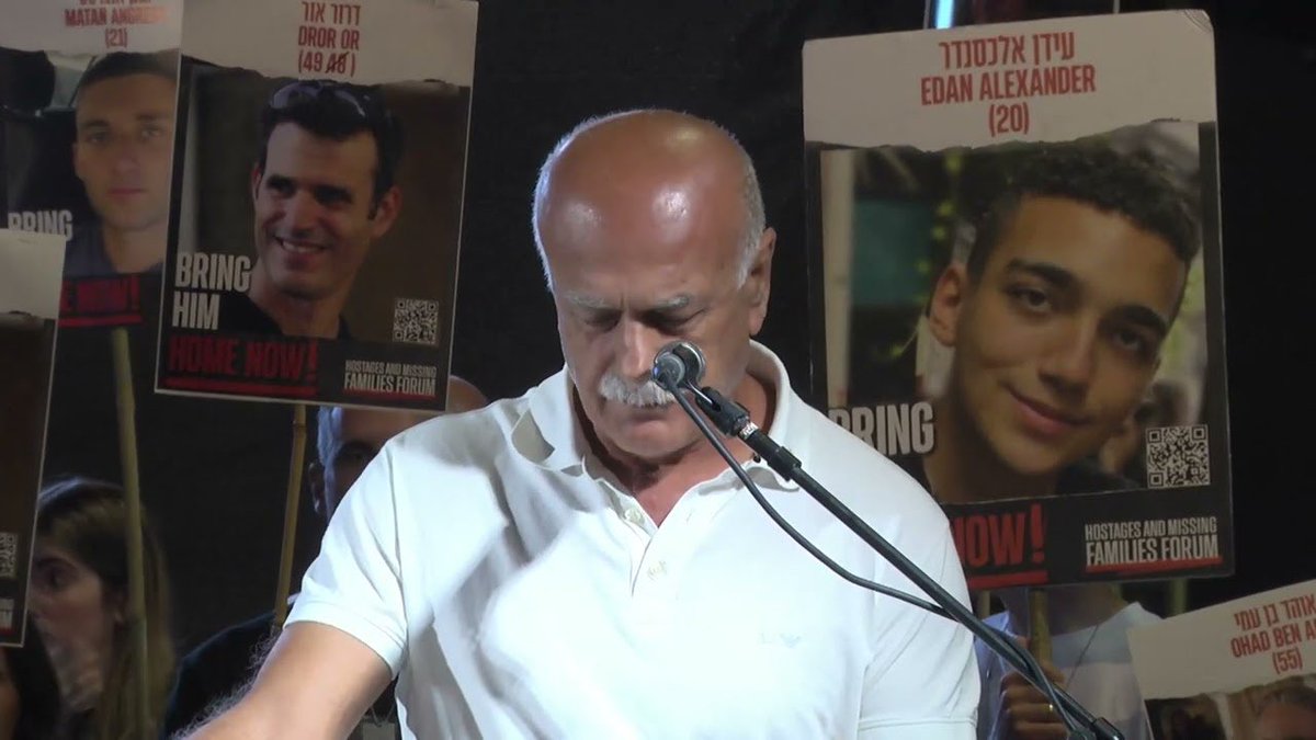 תת אלוף אמל אסעד:

ואתם שותקים!

לא, זה לא רק הוא, הוא בסה"כ אחד.
אחד שחושש לגורלו ומוכן להבעיר את המדינה ובלבד שישרוד ויינצל מהכלא.
אבל איפה אתם?
אתם שפעם הייתם לוחמים, מפקדים, אחים, ישראלים ויהודים עם ערכים, 
איפה אתם?
כן, זה אתם ולא רק הוא.
זה אתם: ברקת, דיכטר, הנגבי,