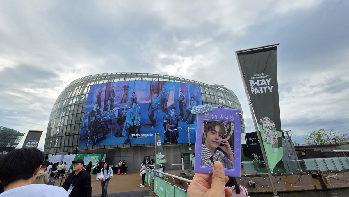 cho_e_mong's tweet photo. #SEVENTEEN #세븐틴
#HAPPY_BURSTDAY #SVT_10TH_B_DAY https://t.co/PfmLFWLayQ