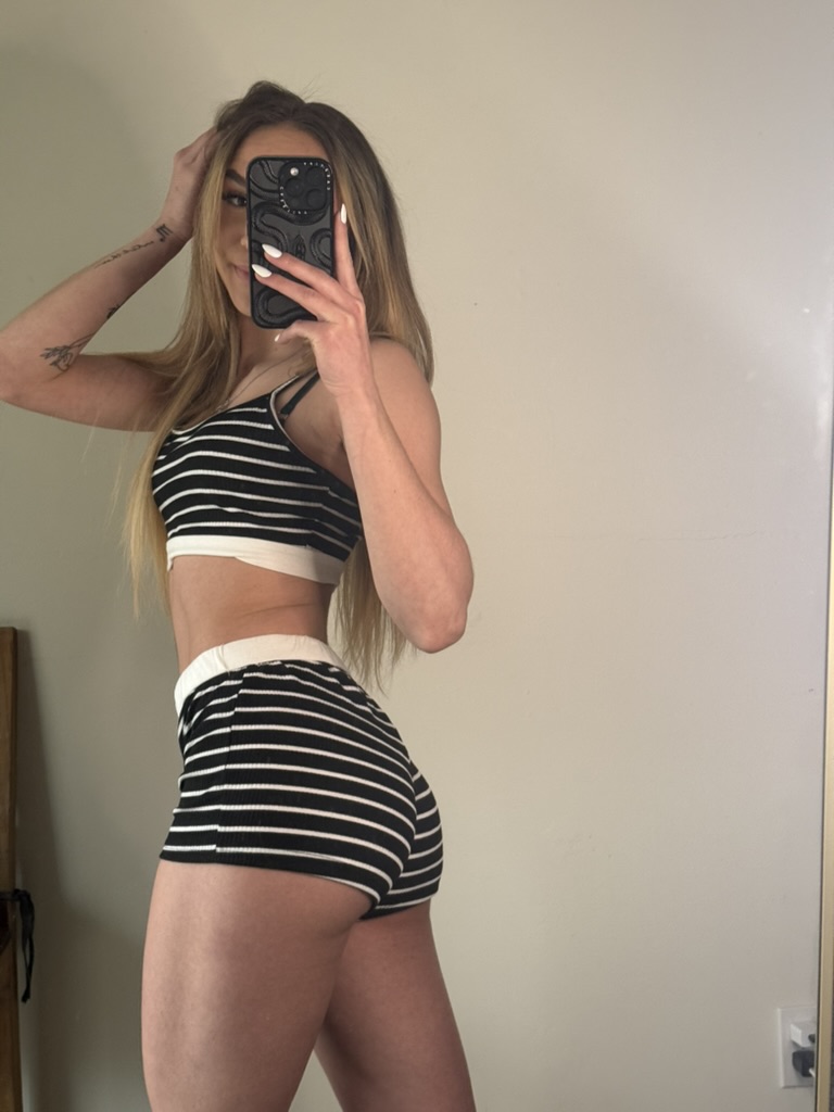 GracieVortexxs's tweet image. I love being spoiled… and yes, attention counts as spoiling 😉
#Louisville #DerbyCity