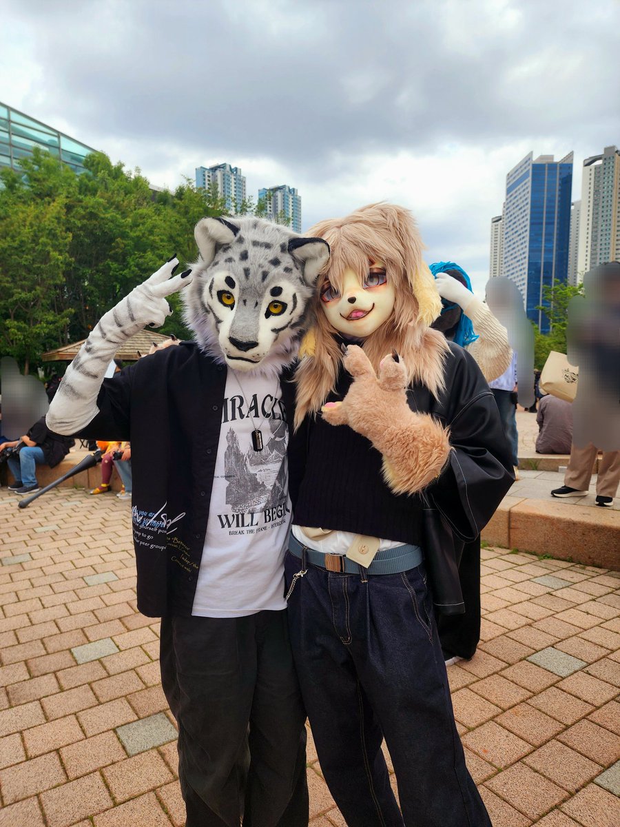 Met a snowkitty Rockstar 🐆❄️✨️✨️
설표 락스타 만났다✨️✨️👋👋👋
#playX4