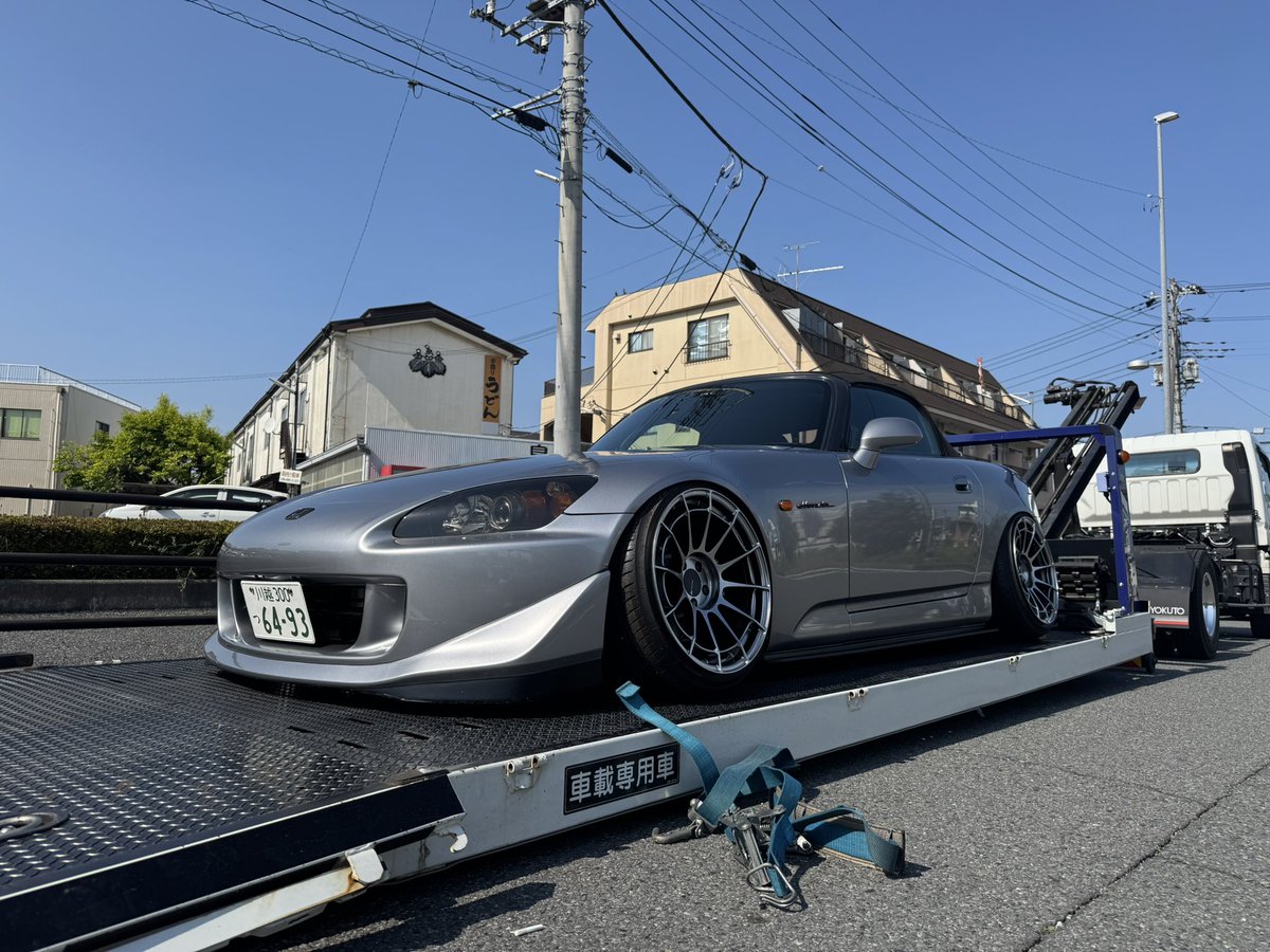 察してる方も居ると思いますが、、、
8年半所有したS2000降りました！
中学生の時に一目惚れして社会人になり始めて購入した車で
消耗品以外の故障は無く、
多くの人と繋がれたり、多くの知識を得たり
とても素敵な時間を提供してくれたこのS2000からは僕の人生の基礎になる物を得たと思います。