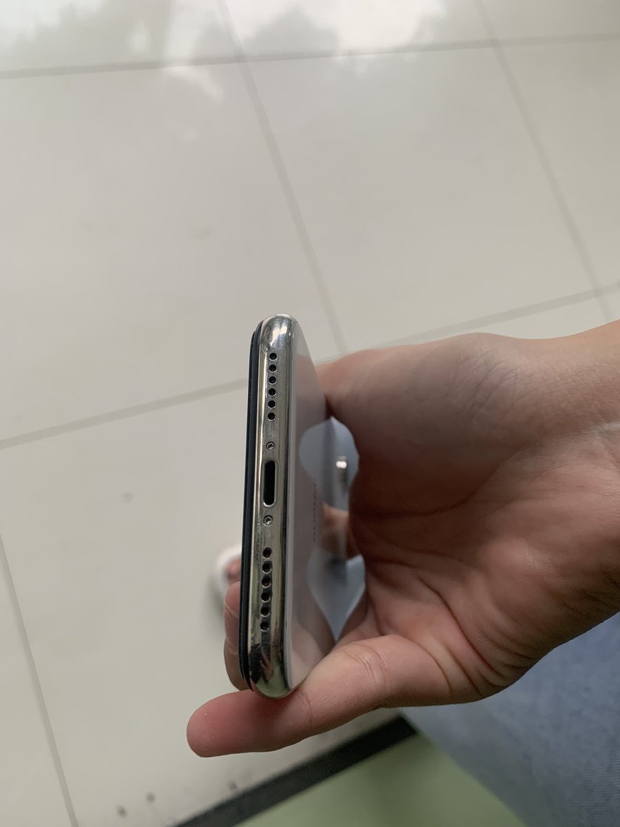 infinesmen's tweet photo. wts iphone x inter 64gb
body aman masi mulus
minus hp suka mati mati(ic mesin benerin di ifixied cuma 450)
true tone off
face id off
kalo telfon harus load speaker 
iCloud aman siap reset
kel hp dus aja
#prelovediphone #wts #zonauangᅠᅠᅠ https://t.co/SP4jJRB9SS