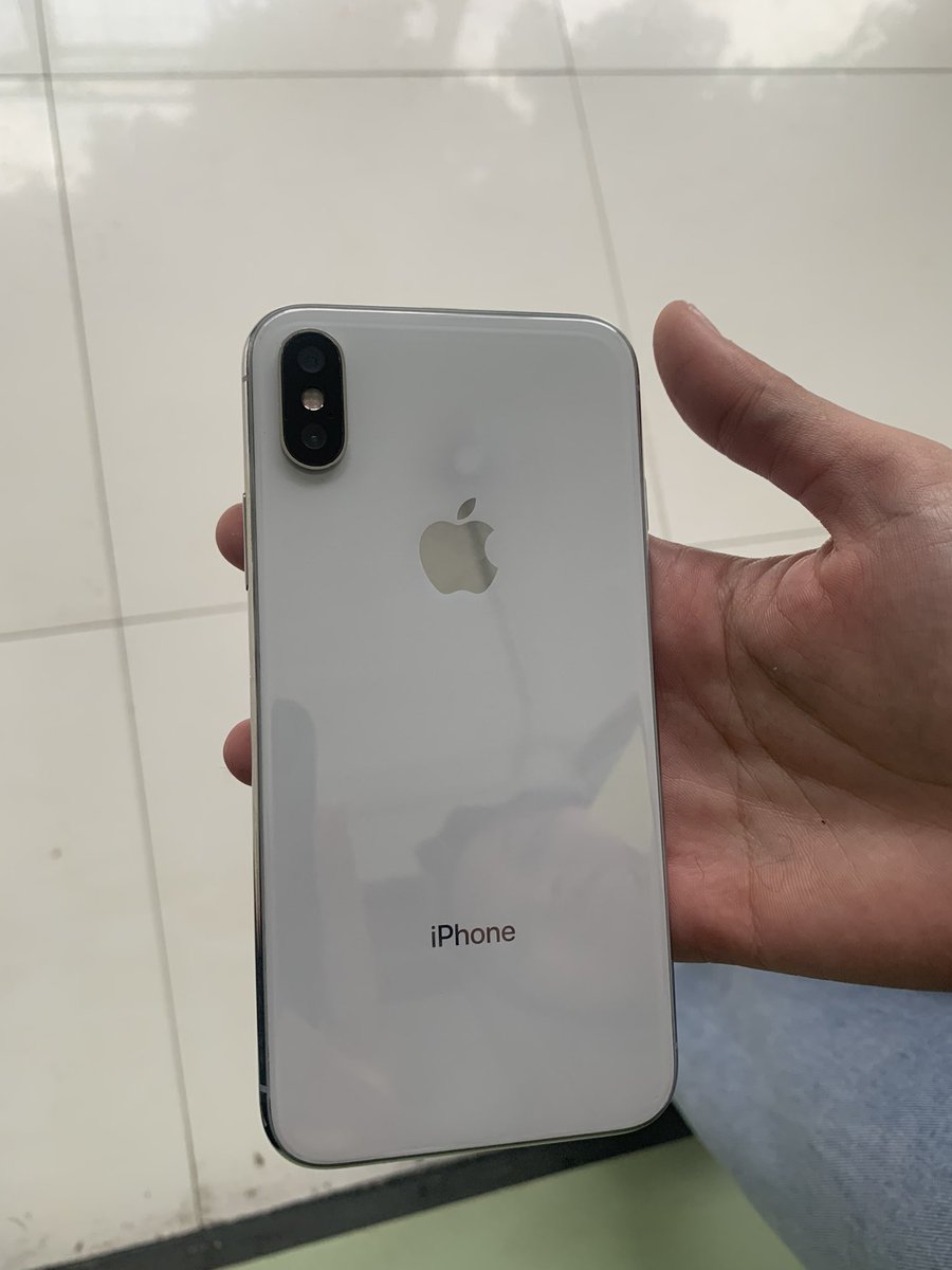 infinesmen's tweet photo. wts iphone x inter 64gb
body aman masi mulus
minus hp suka mati mati(ic mesin benerin di ifixied cuma 450)
true tone off
face id off
kalo telfon harus load speaker 
iCloud aman siap reset
kel hp dus aja
#prelovediphone #wts #zonauangᅠᅠᅠ https://t.co/SP4jJRB9SS