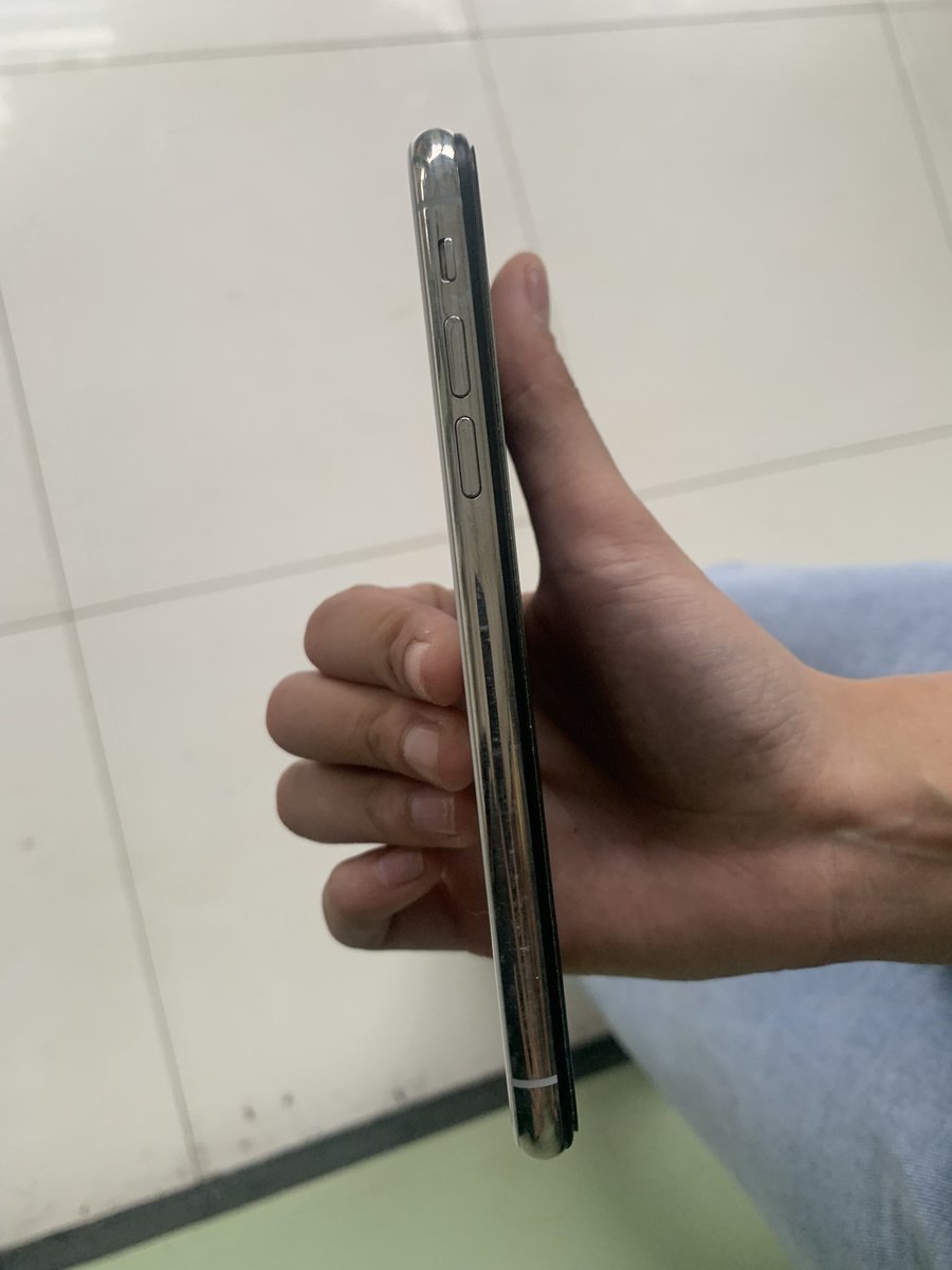 infinesmen's tweet photo. wts iphone x inter 64gb
body aman masi mulus
minus hp suka mati mati(ic mesin benerin di ifixied cuma 450)
true tone off
face id off
kalo telfon harus load speaker 
iCloud aman siap reset
kel hp dus aja
#prelovediphone #wts #zonauangᅠᅠᅠ https://t.co/SP4jJRB9SS