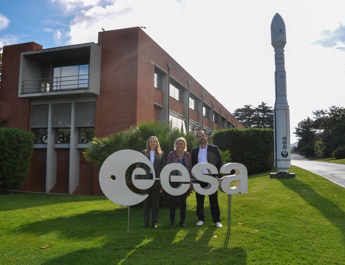 ESA Earth Observation (@esa_eo) on Twitter photo 🤝<a href="/esa/">European Space Agency</a> and Brazil's long-standing space collaboration continues. Brazilian researcher Gabriel da Rocha Bragion has recently joined Φ-lab on a 12-month fellowship.
Using radar imagery and machine learning, his work will focus on developing methods to estimate carbon stock from 🤝<a href="/esa/">European Space Agency</a> and Brazil's long-standing space collaboration continues. Brazilian researcher Gabriel da Rocha Bragion has recently joined Φ-lab on a 12-month fellowship.
Using radar imagery and machine learning, his work will focus on developing methods to estimate carbon stock from